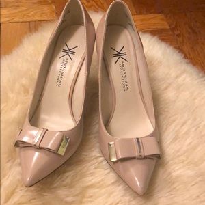 Kardashian Kollection pumps US Size 8M Nude/Cream